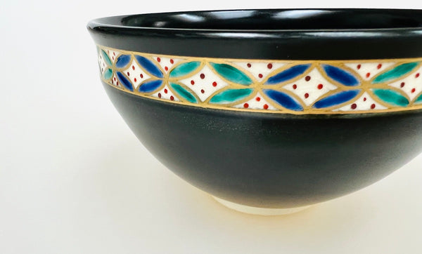 Tenmoku Chawan (Matcha Bowl) – Shippo Tsunagi – Ivory / Black